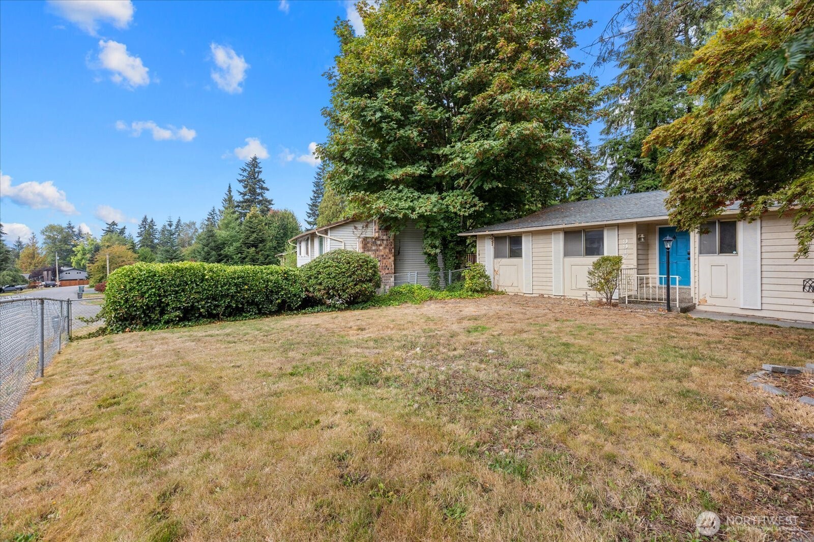 9917 38th Place Property Photo 37