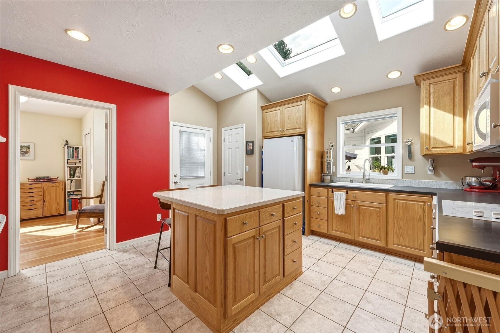 1510 Howard Street Property Photo 10