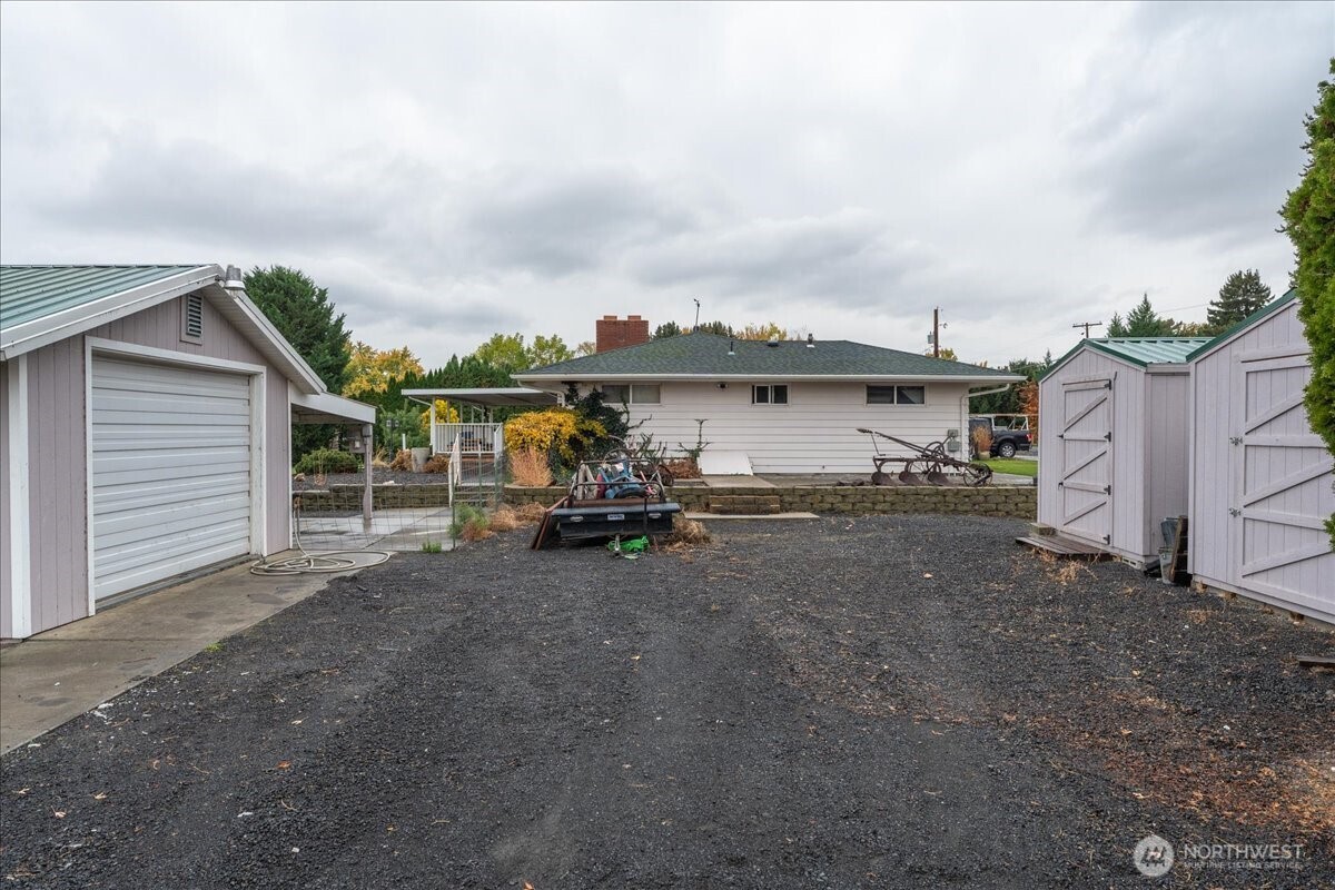 20271 Linden Road Property Photo 8