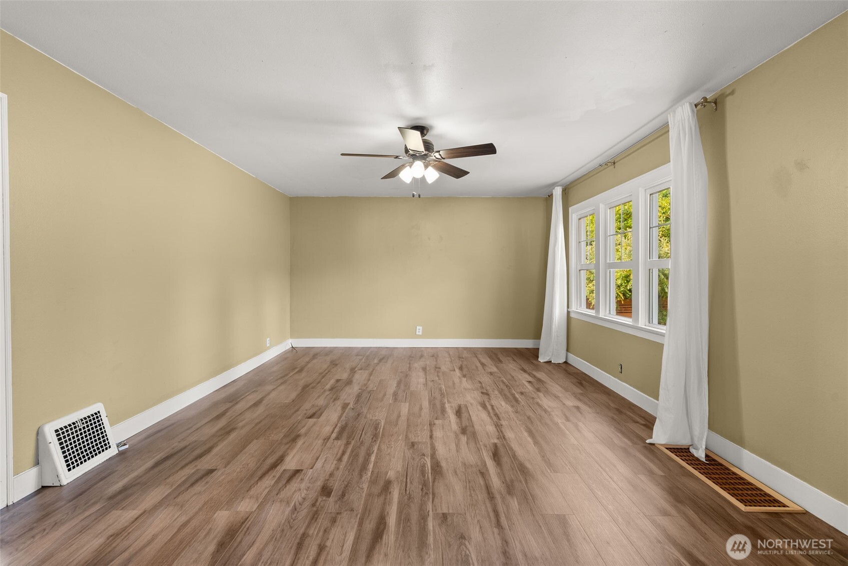 803 Fowler Street Property Photo 5