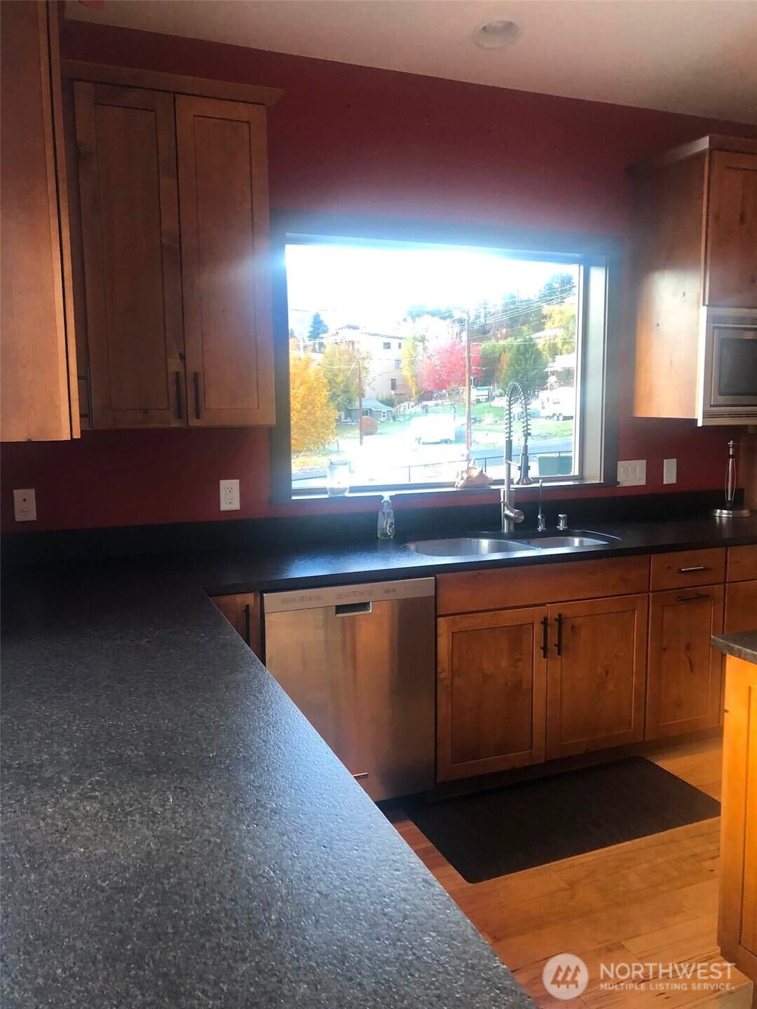 76 Wapato Way Property Photo 12