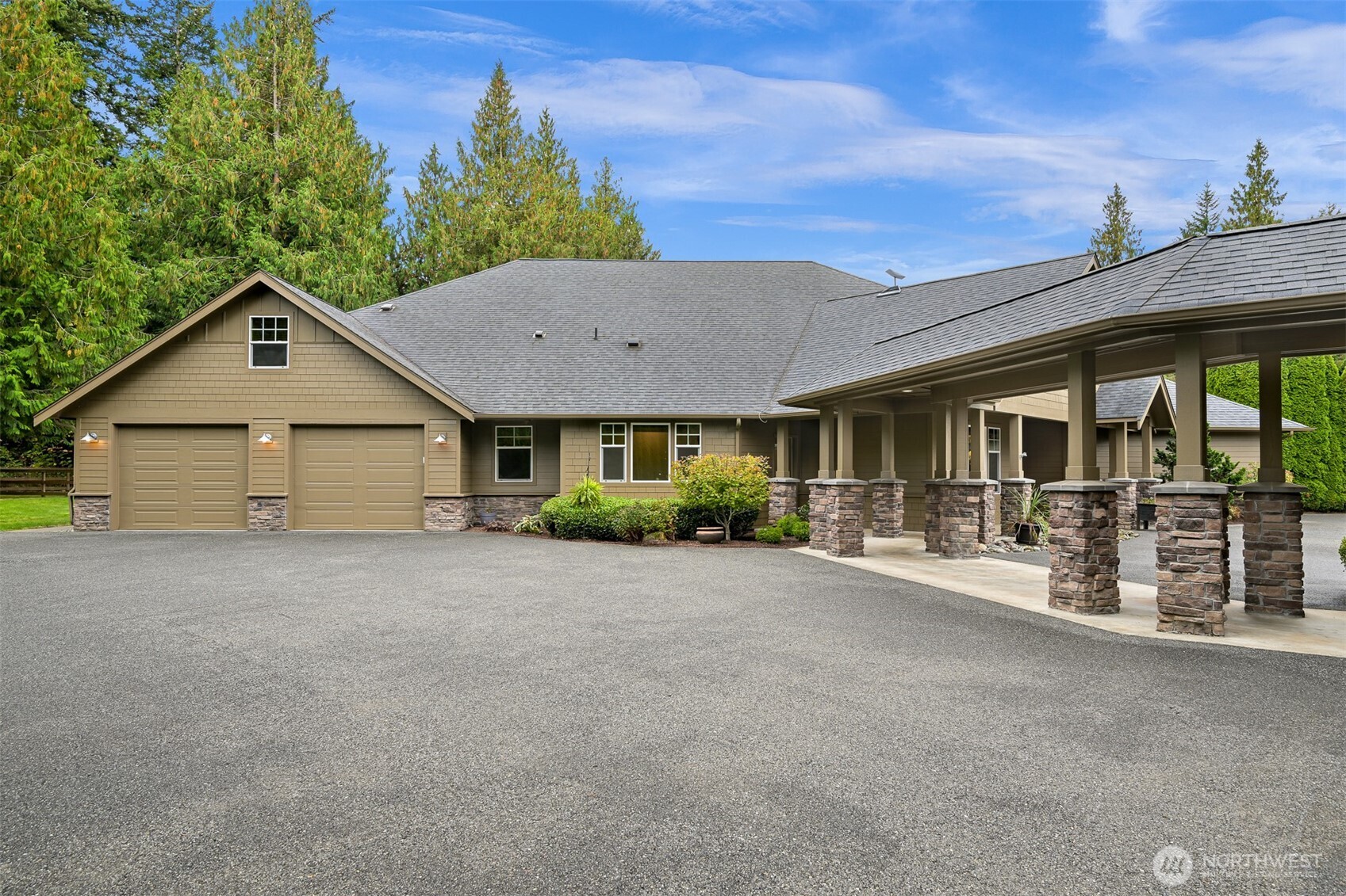 2259 Regency Place Property Photo 4