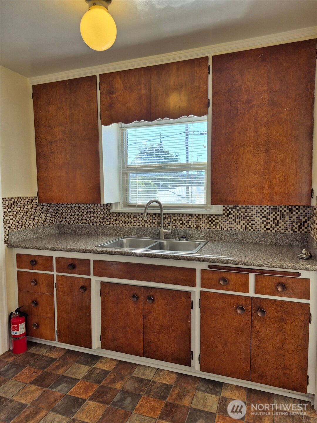 810 High Avenue Property Photo 6