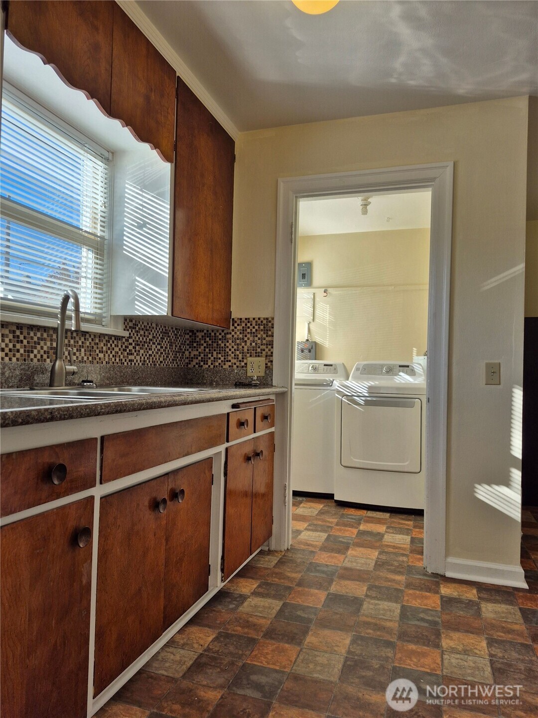 810 High Avenue Property Photo 8