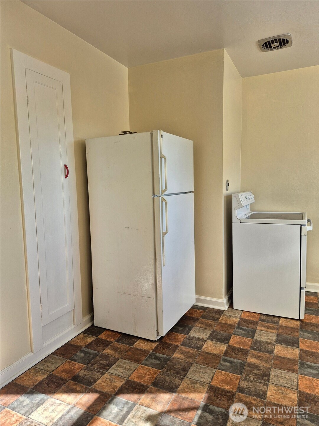 810 High Avenue Property Photo 9