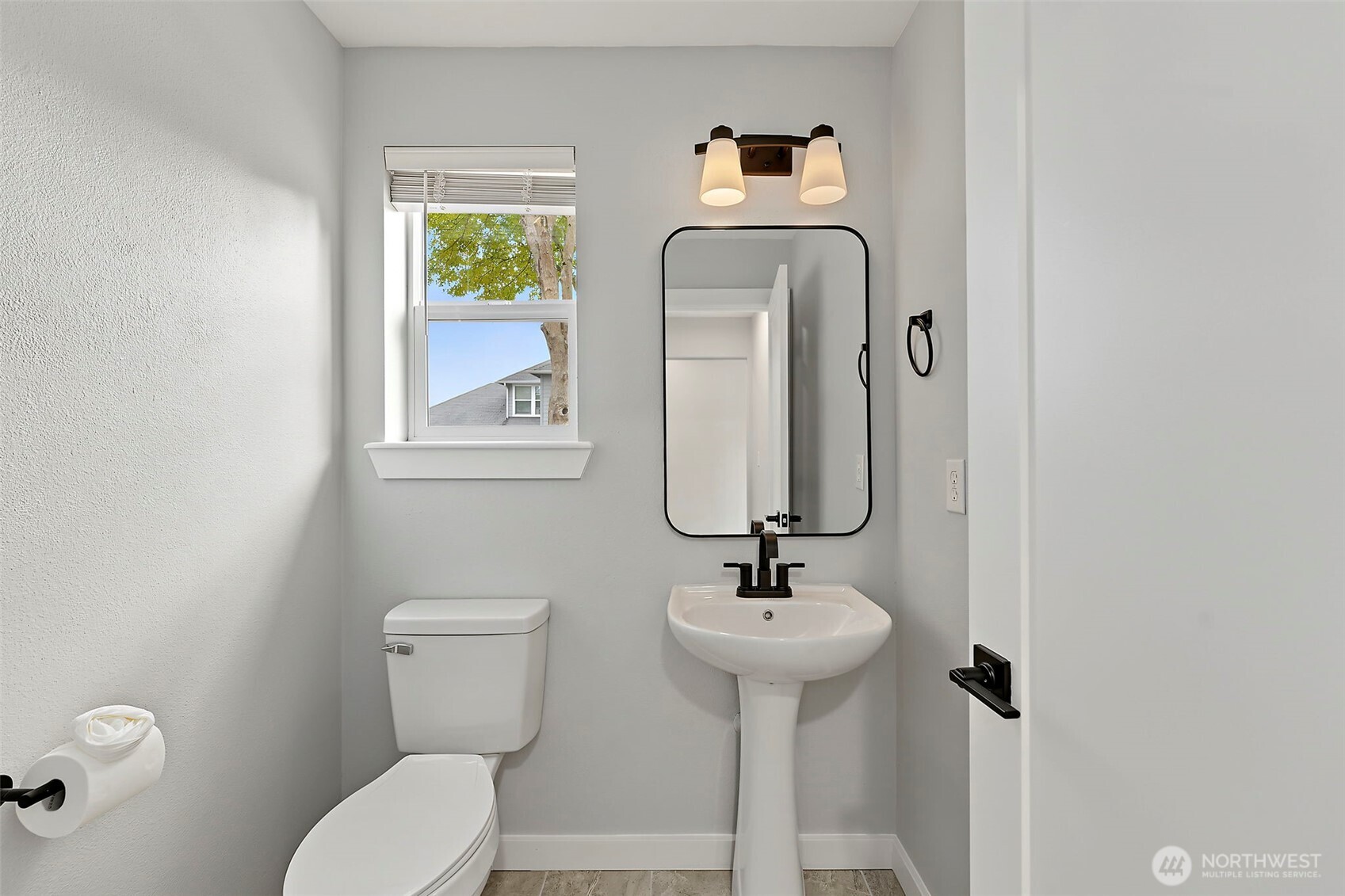 6970 Axis Street Property Photo 9