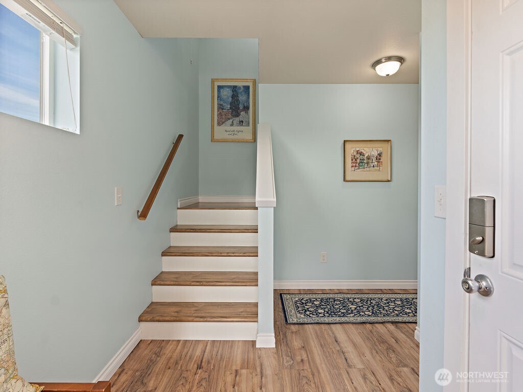 7123 18th Place Property Photo 3