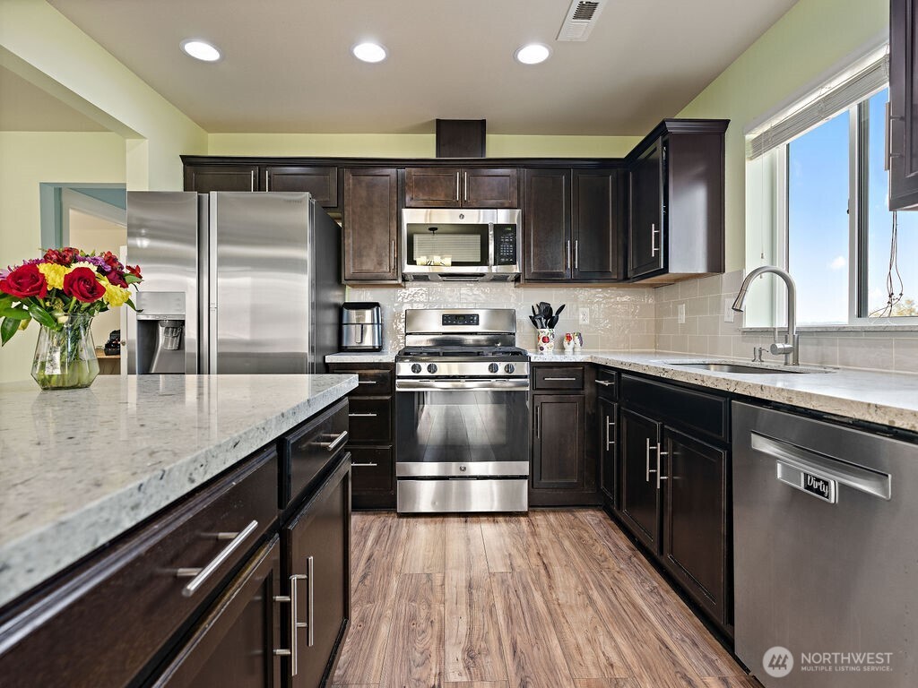 7123 18th Place Property Photo 5