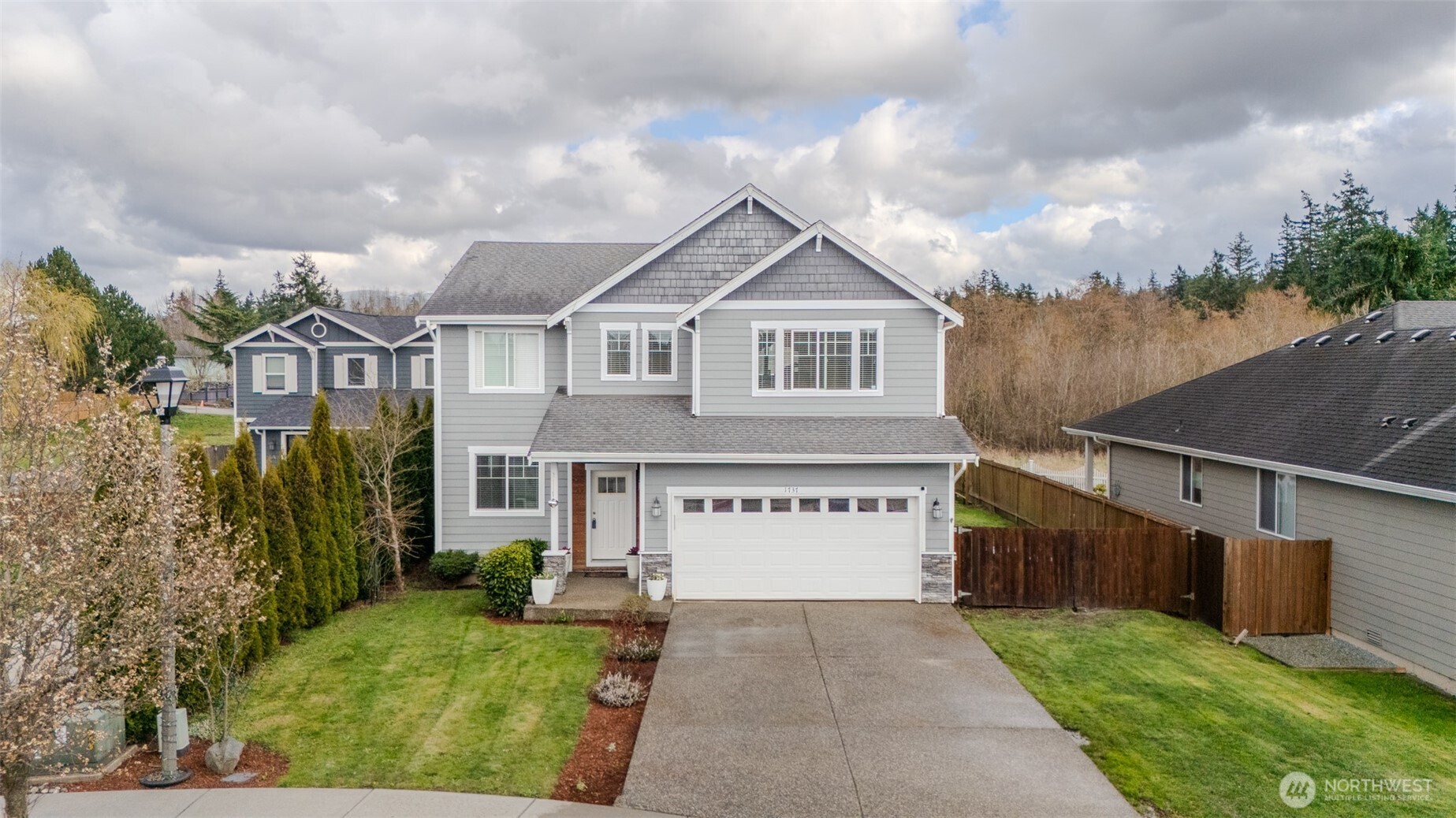 1737 Hillcrest Loop Property Photo 1