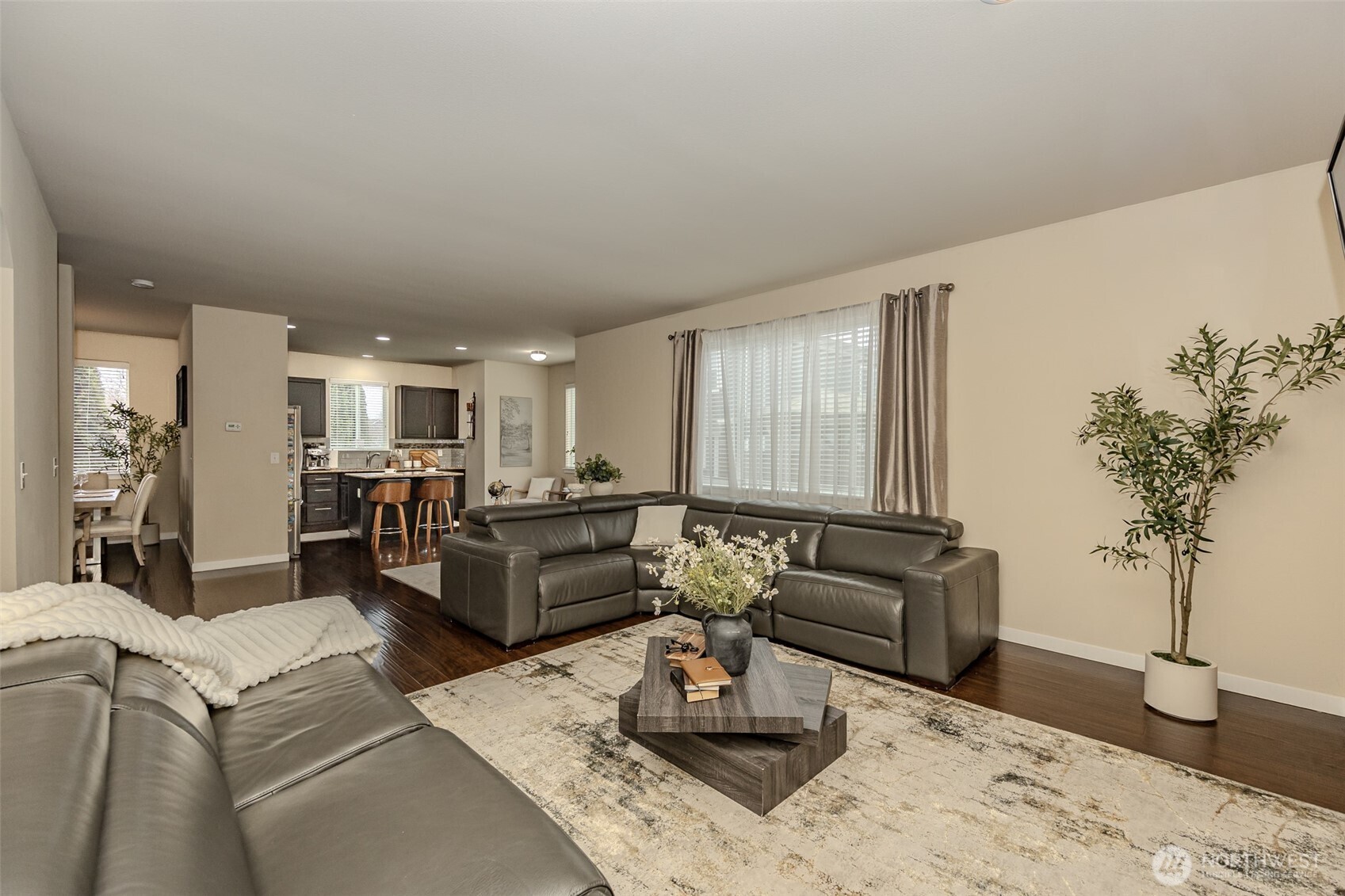 1737 Hillcrest Loop Property Photo 8