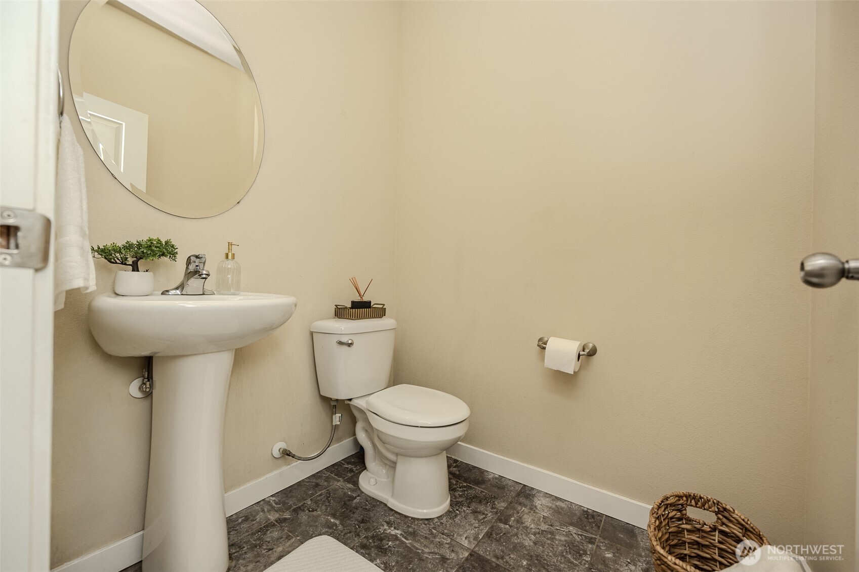 1737 Hillcrest Loop Property Photo 12