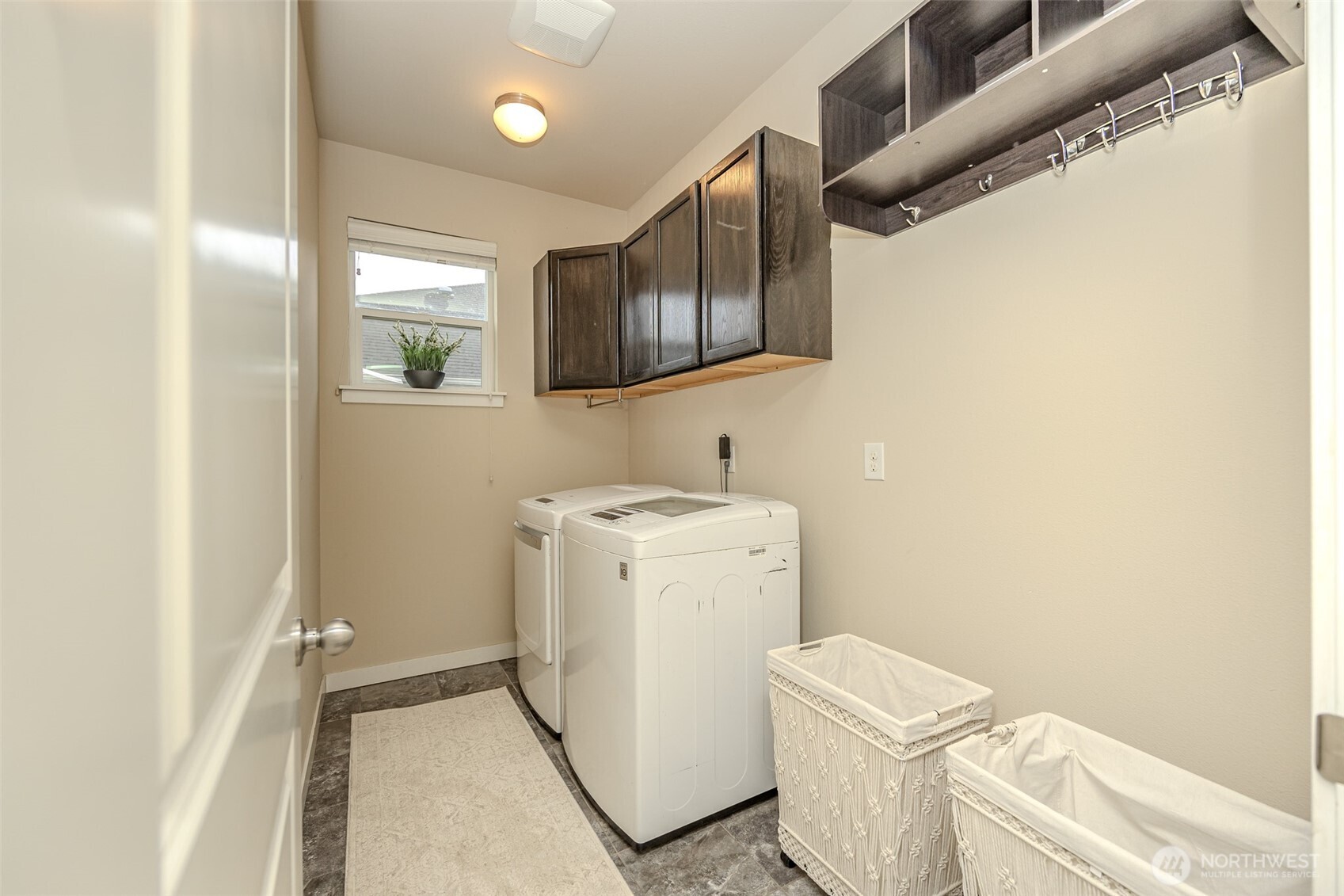 1737 Hillcrest Loop Property Photo 14