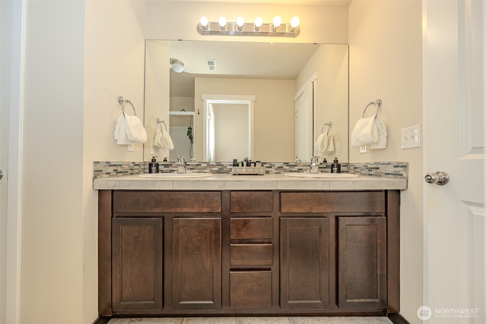 1737 Hillcrest Loop Property Photo 16