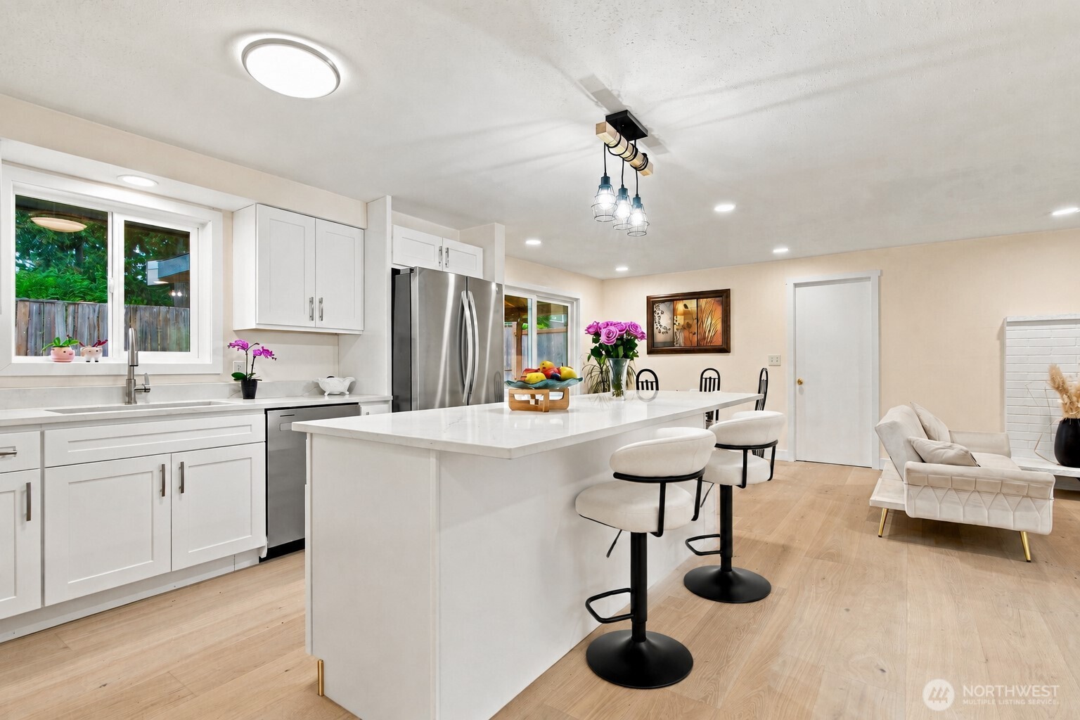 2525 Edmonds Avenue Property Photo 4