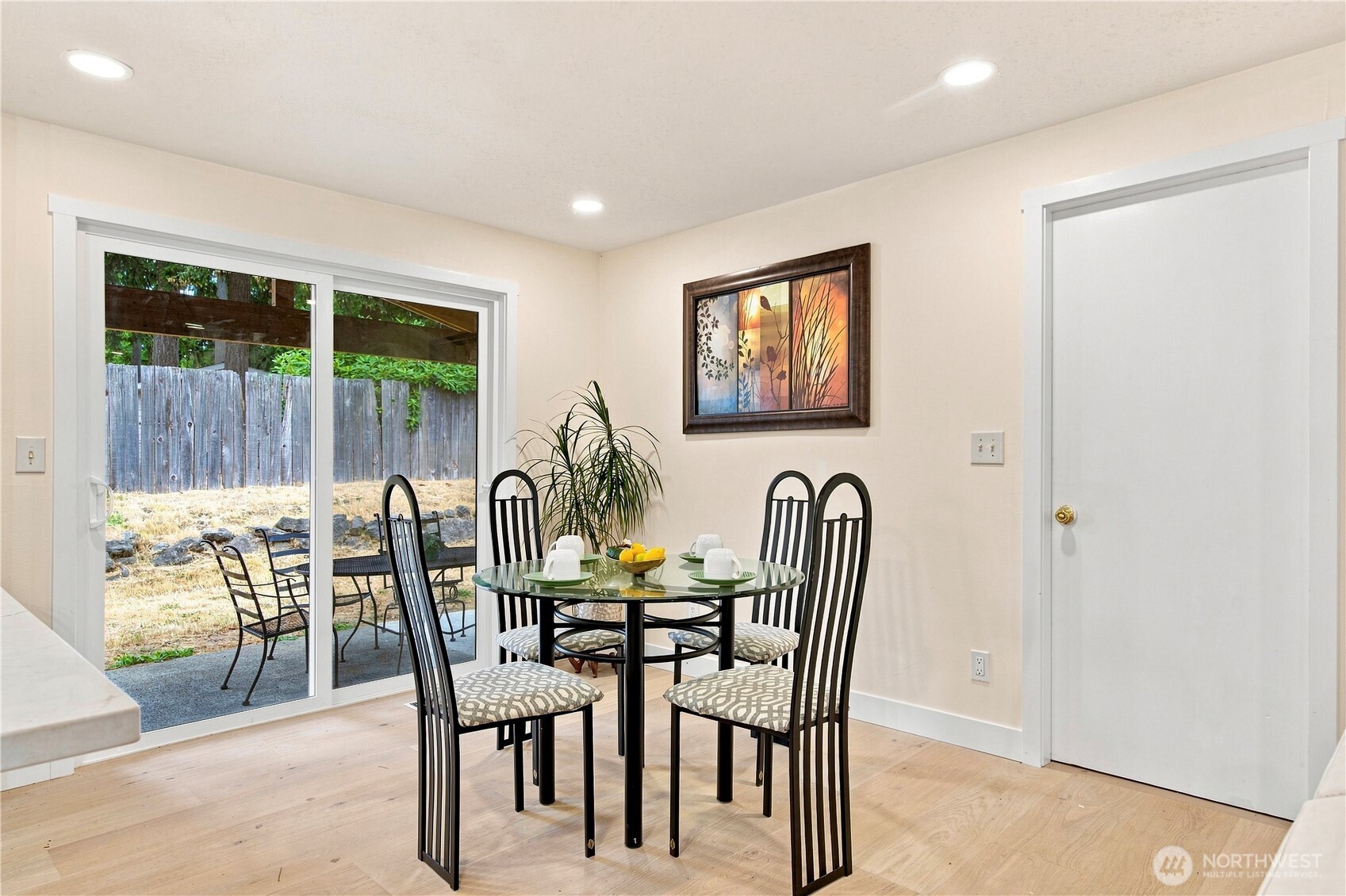 2525 Edmonds Avenue Property Photo 8
