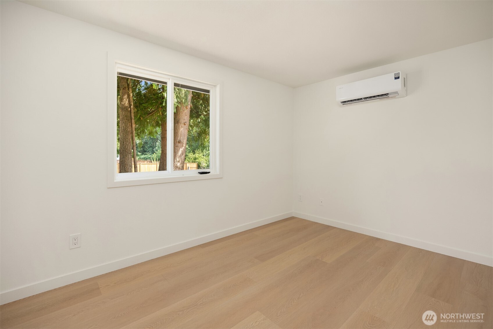 14205 77th Avenue Property Photo 4