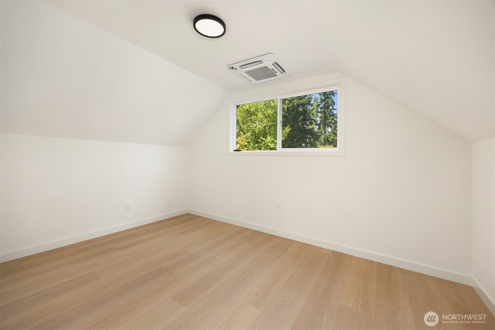 14205 77th Avenue Property Photo 5