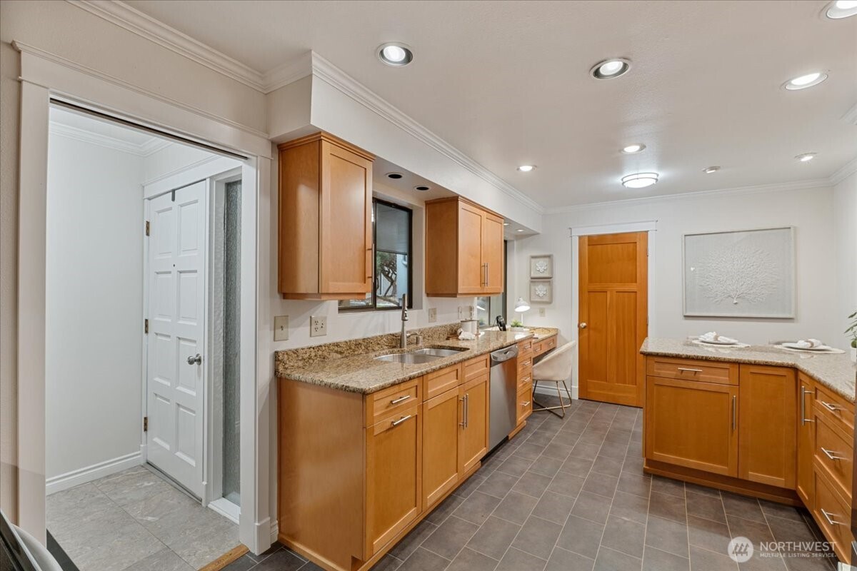 2508 175th Avenue Property Photo 4