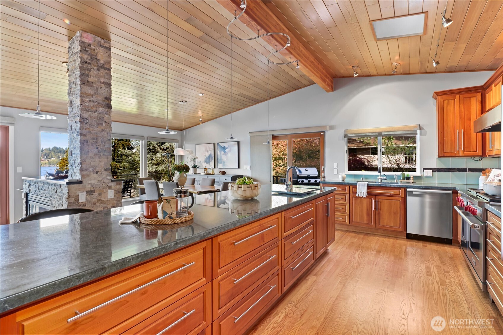 13210 Holmes Point Drive Property Photo 16