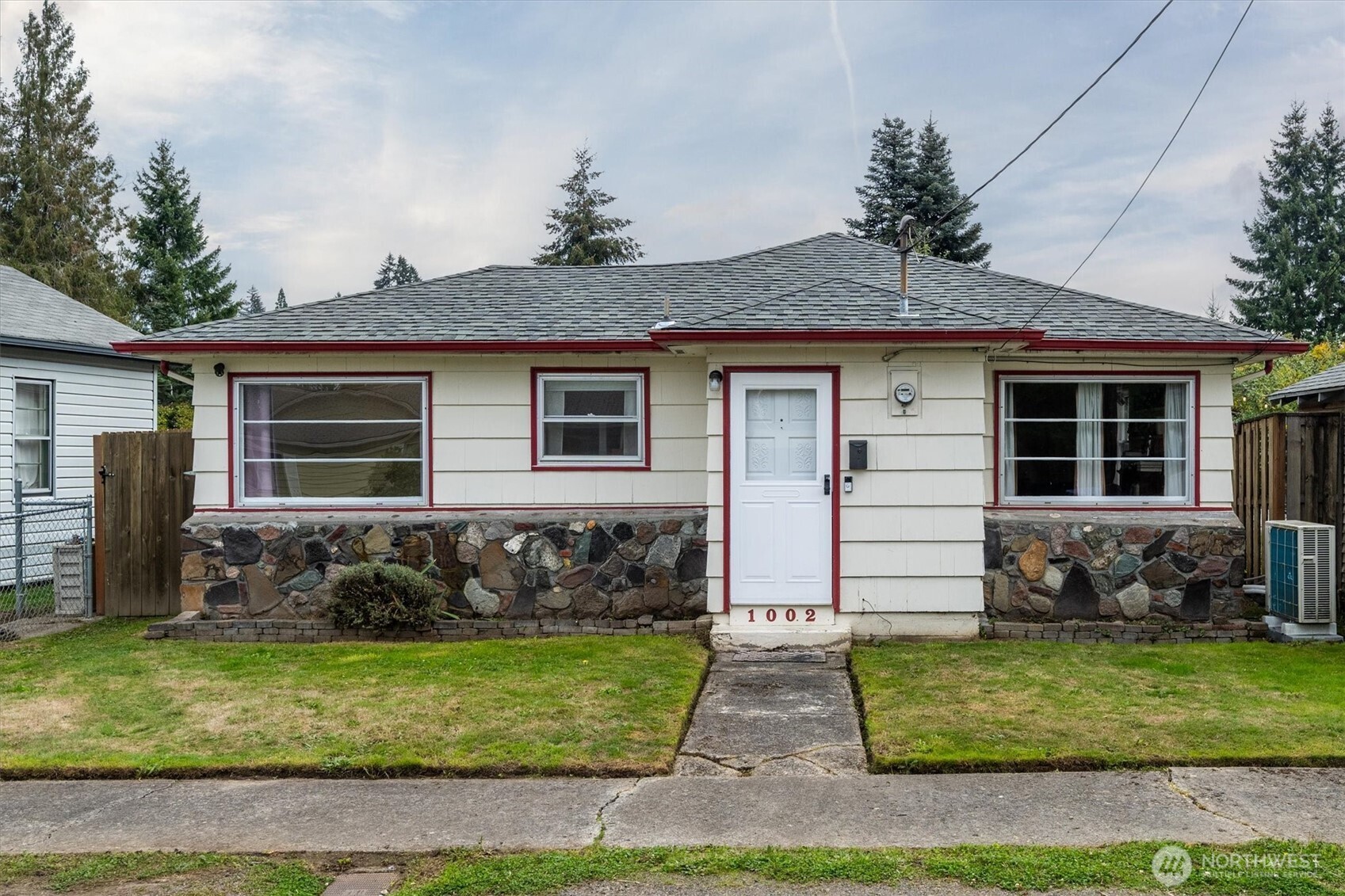 1002 N 10th Avenue Property Photo 1
