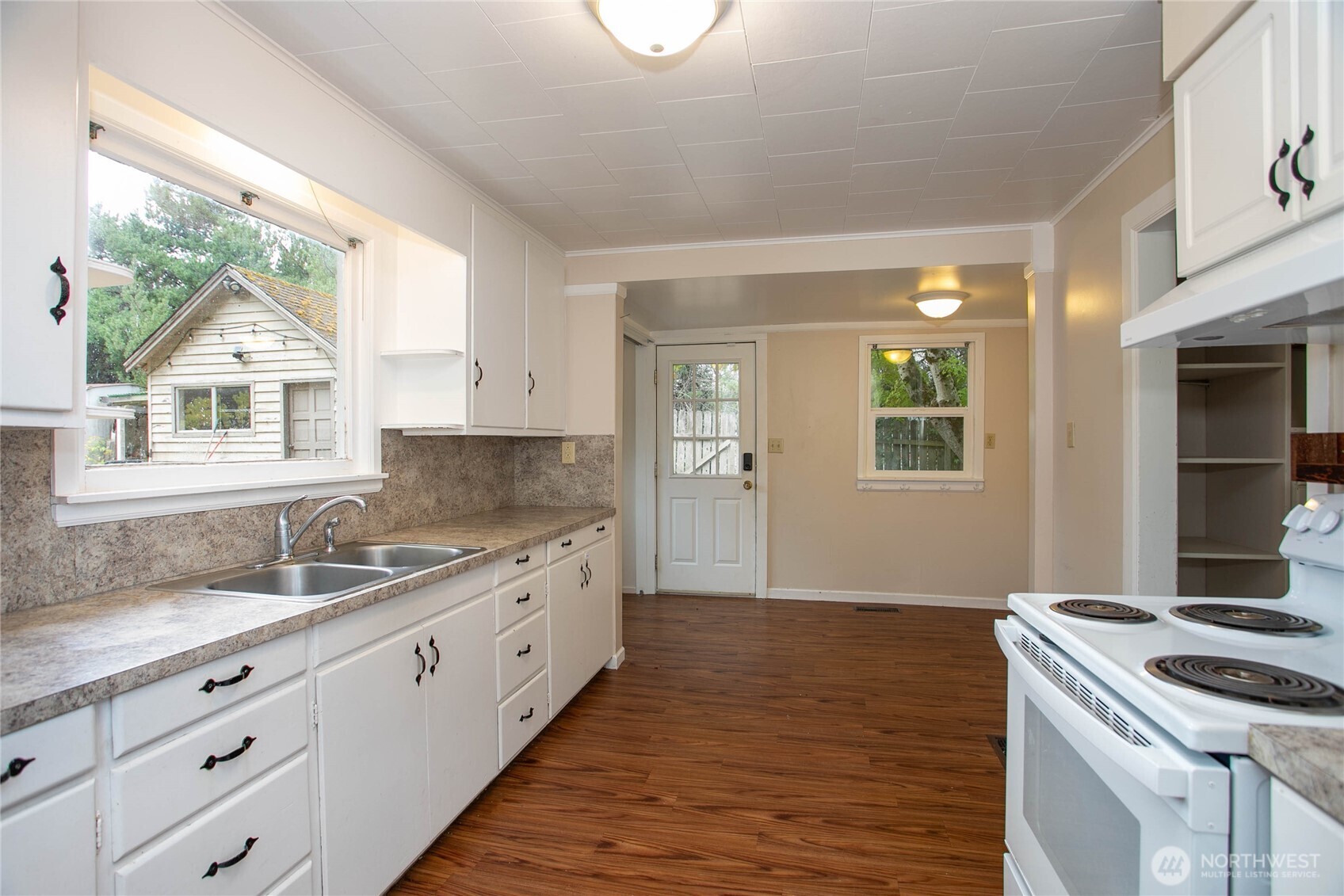 4540 Cable Street Property Photo 13