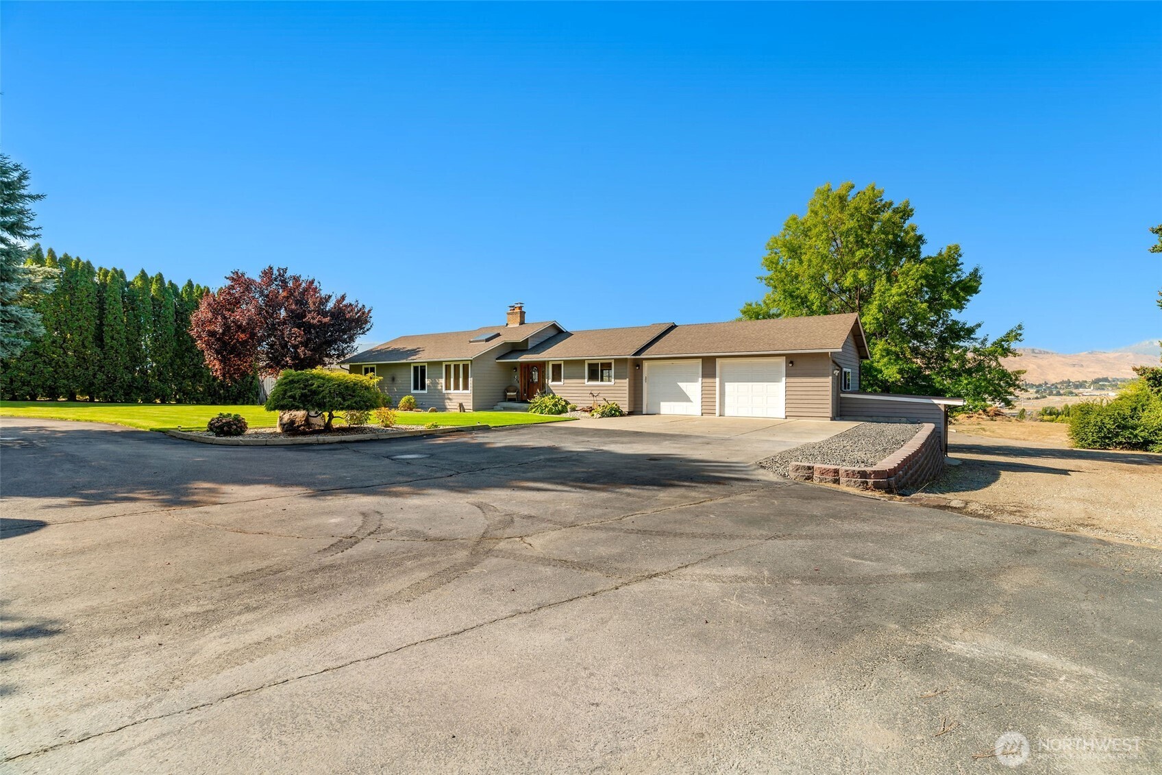 3820 Nw Cascade Avenue Property Photo 1