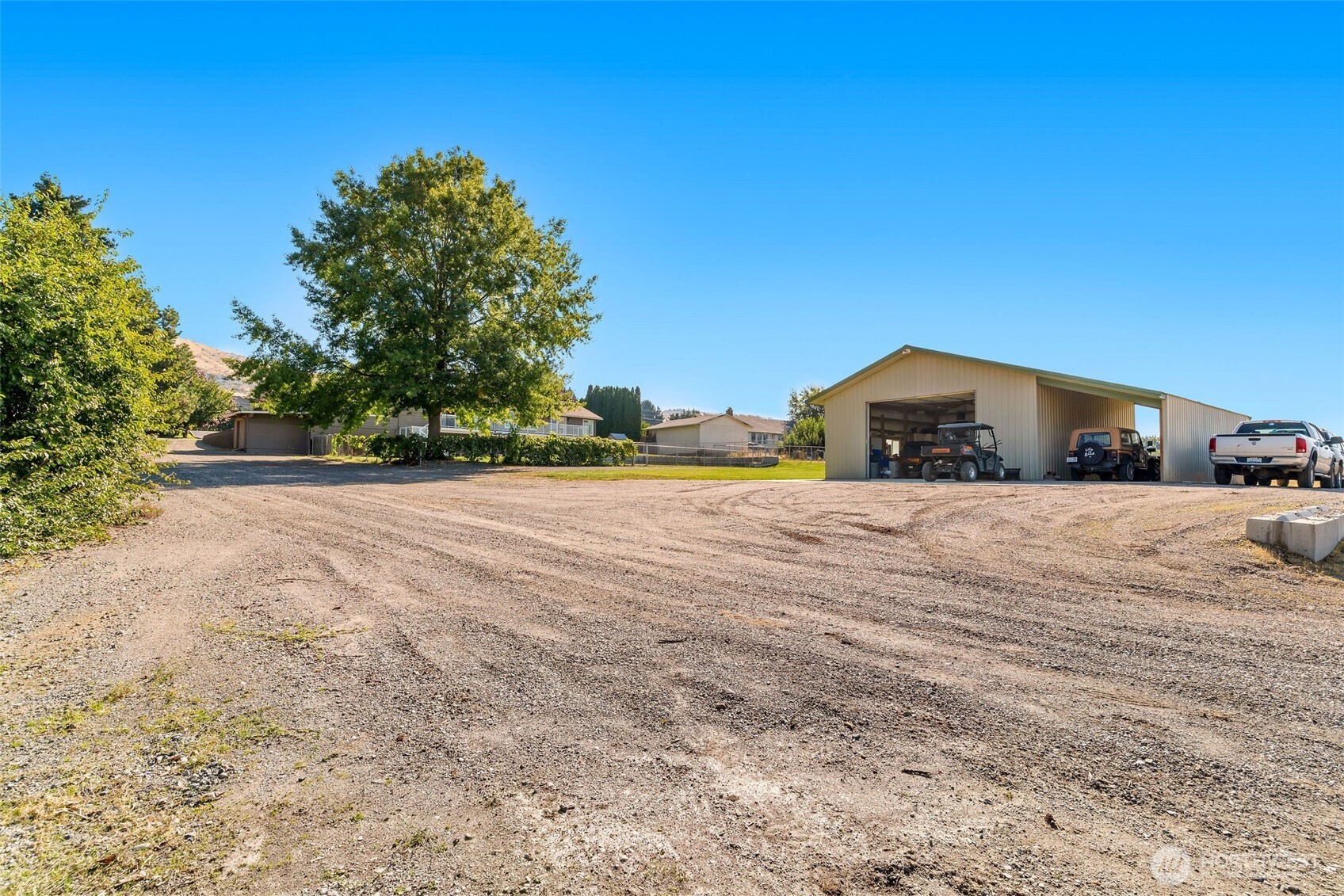 3820 Nw Cascade Avenue Property Photo 4