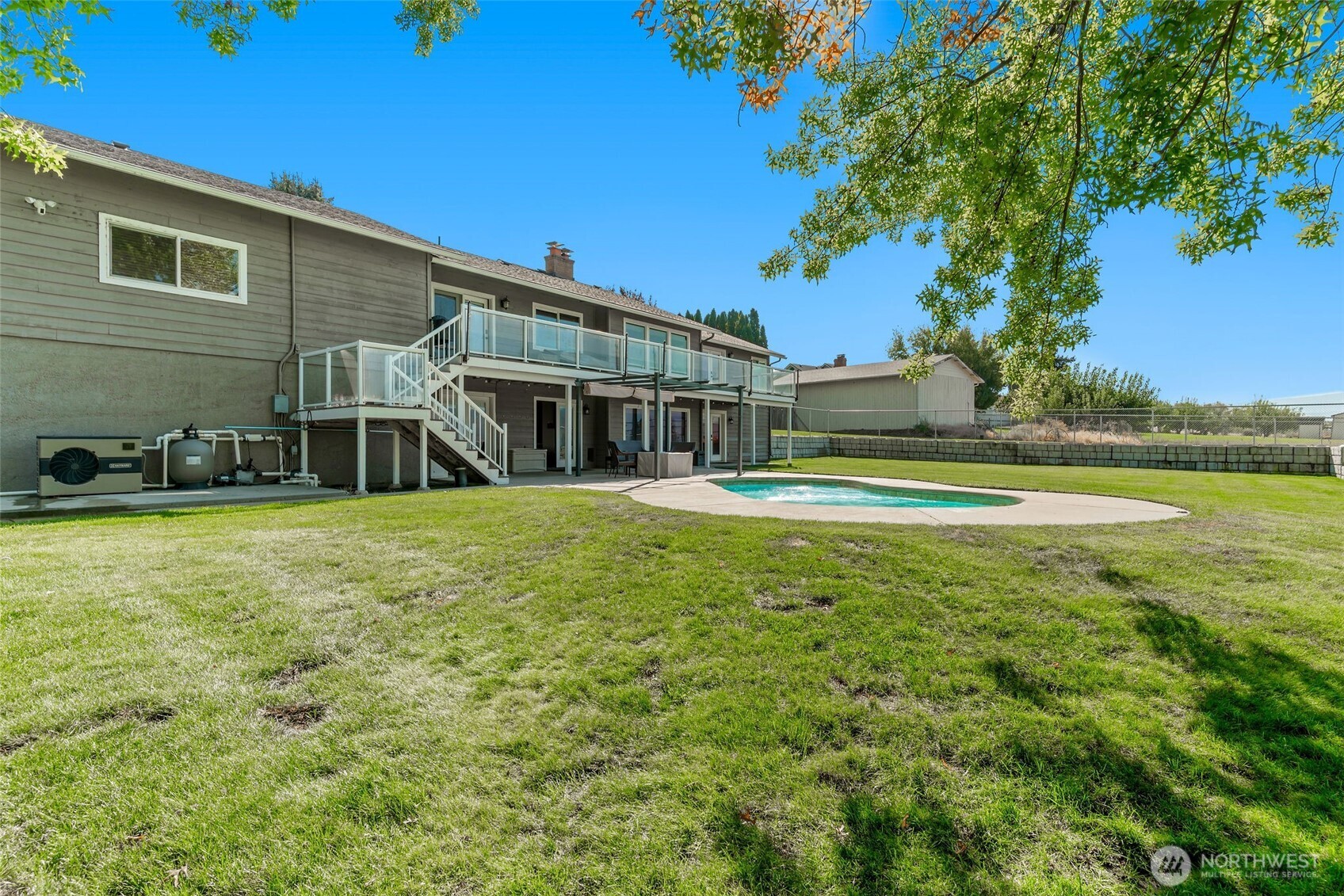 3820 Nw Cascade Avenue Property Photo 5