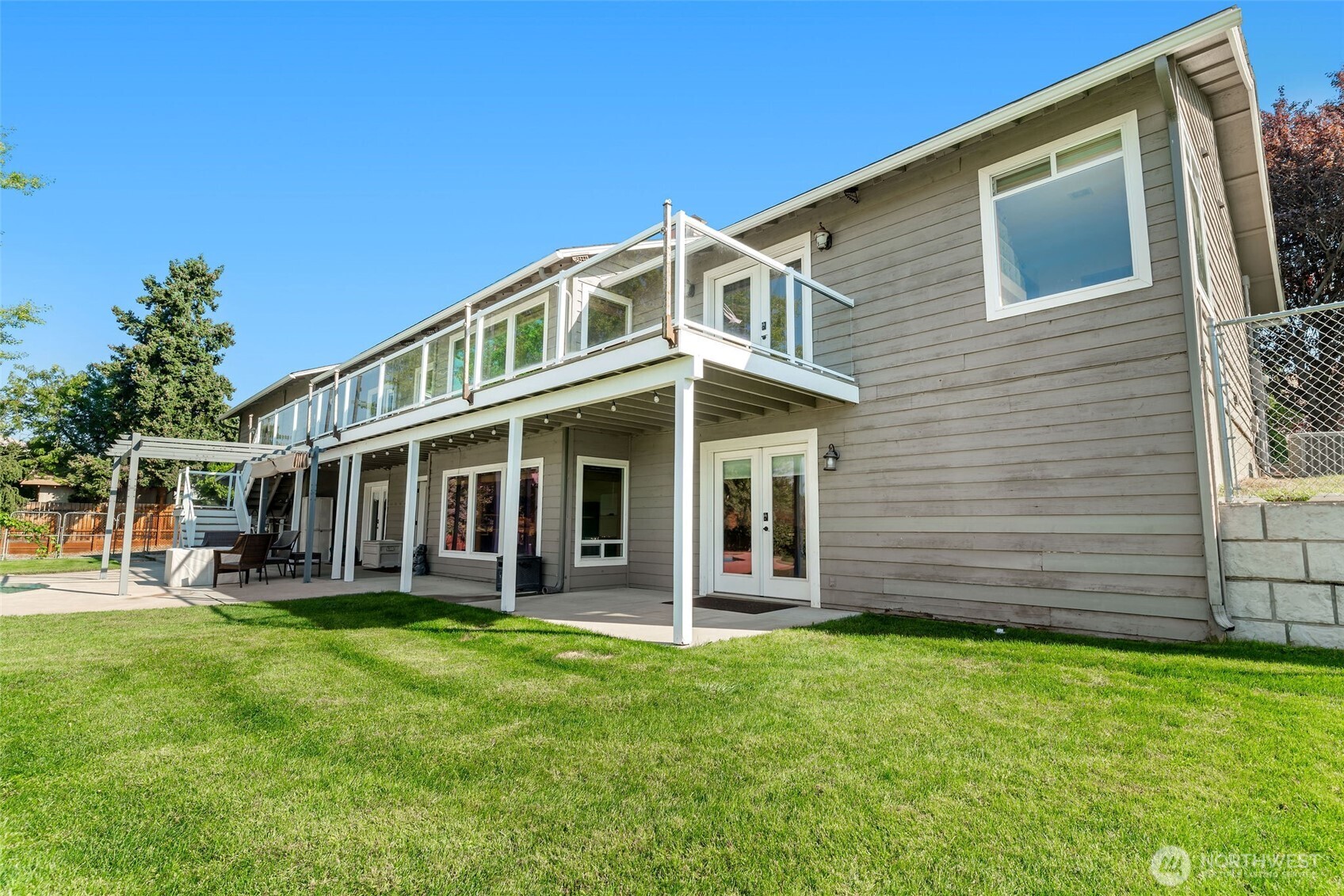 3820 Nw Cascade Avenue Property Photo 6