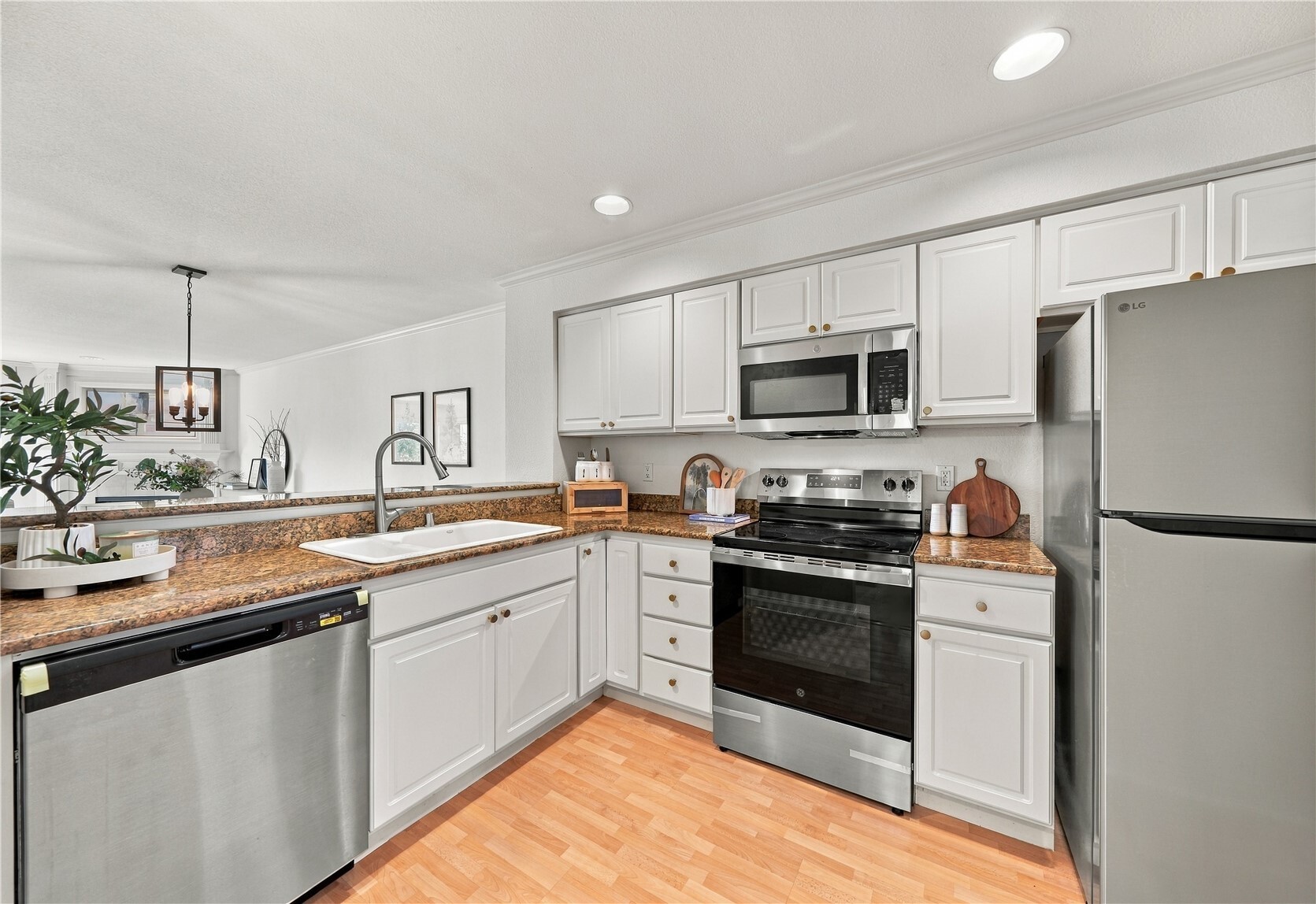 410 2nd Avenue 109 Property Photo 5