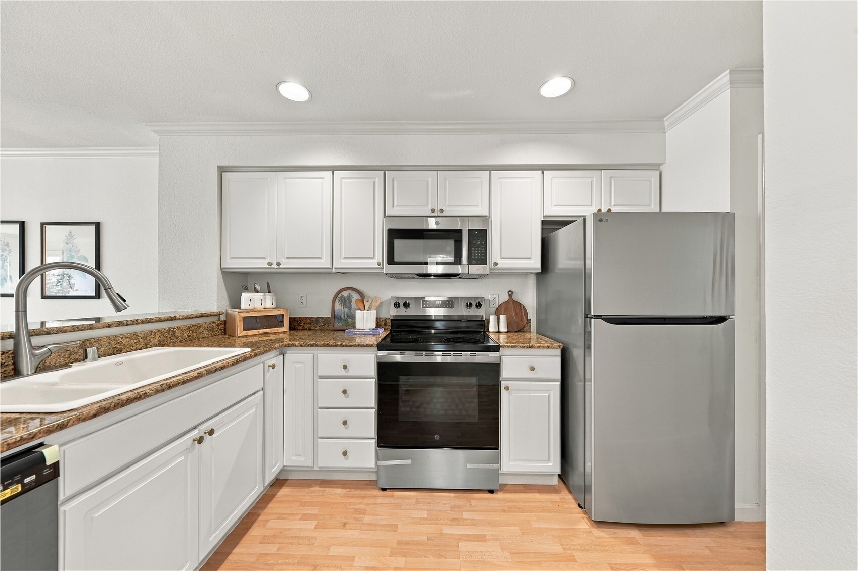 410 2nd Avenue 109 Property Photo 6