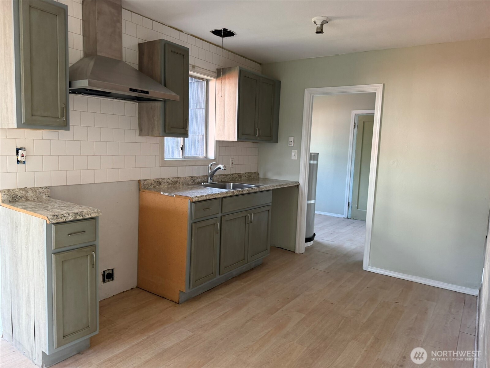 1721 S Mason Avenue Property Photo 9