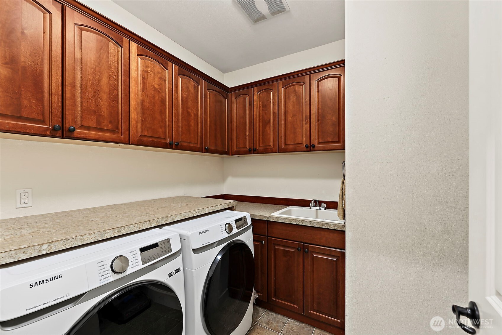867 Spaulding Circle Property Photo 32