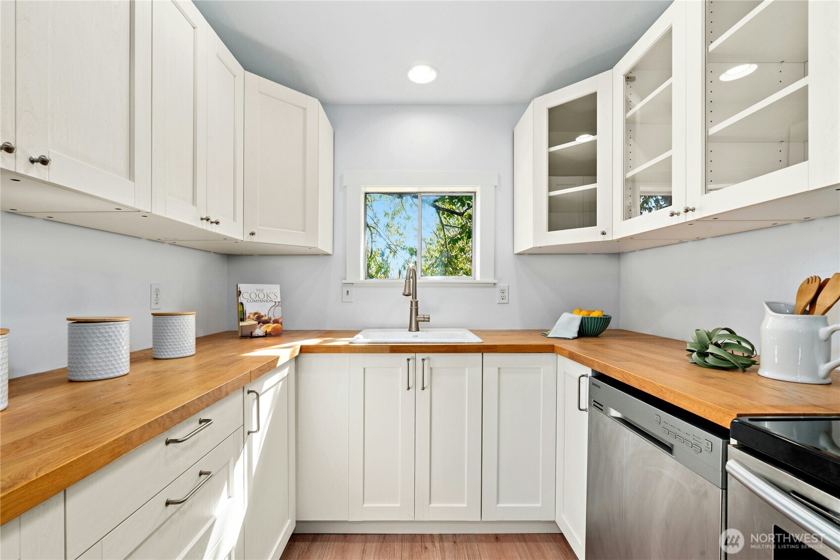 733 N 97th Street Property Photo 14