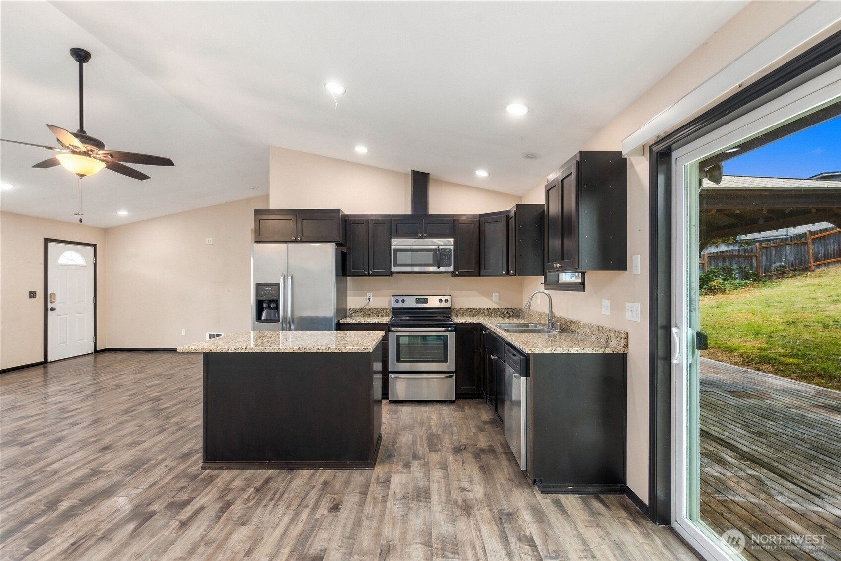 468 Harold Street Property Photo 4