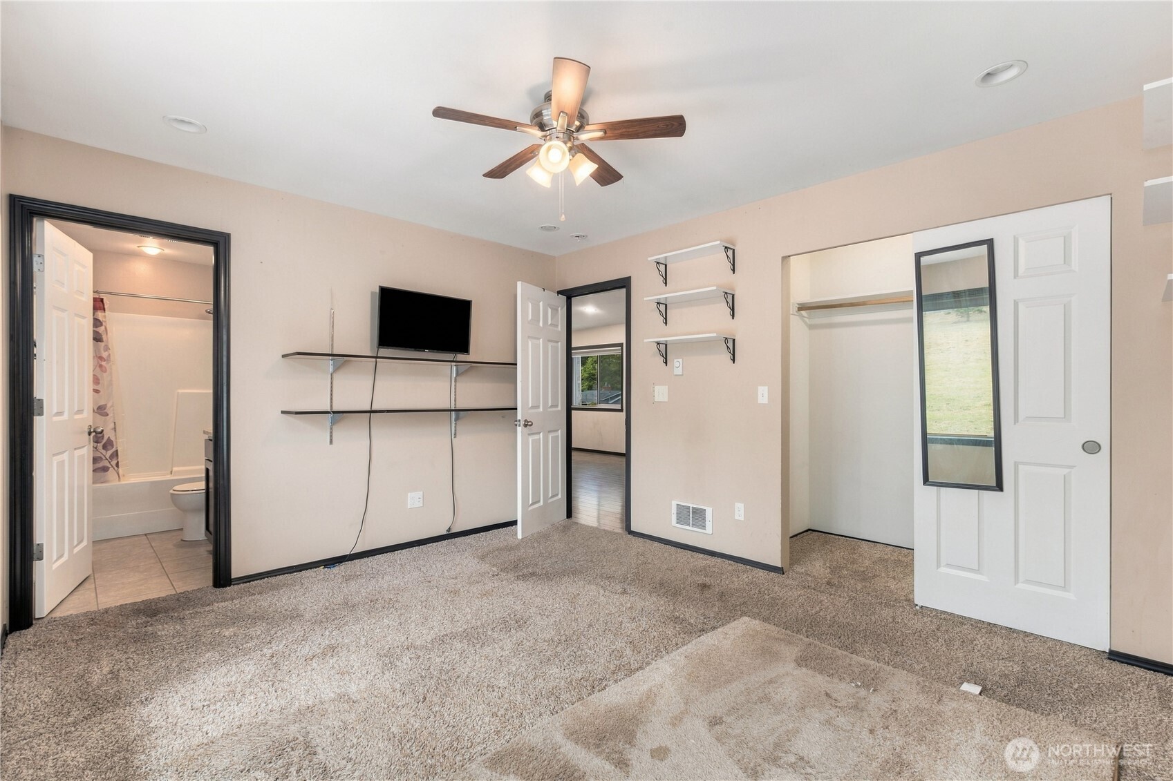 468 Harold Street Property Photo 10