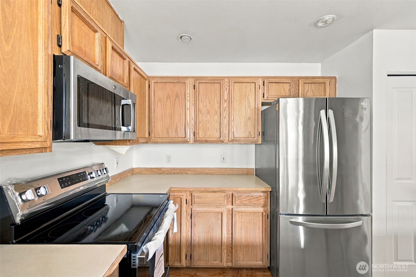 6704 S 239th Place B102 Property Photo 8