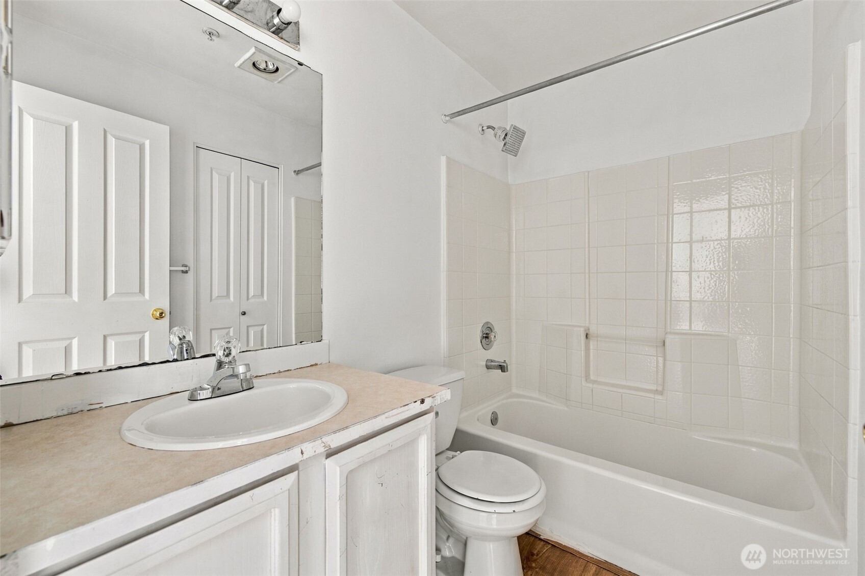 6704 S 239th Place B102 Property Photo 19