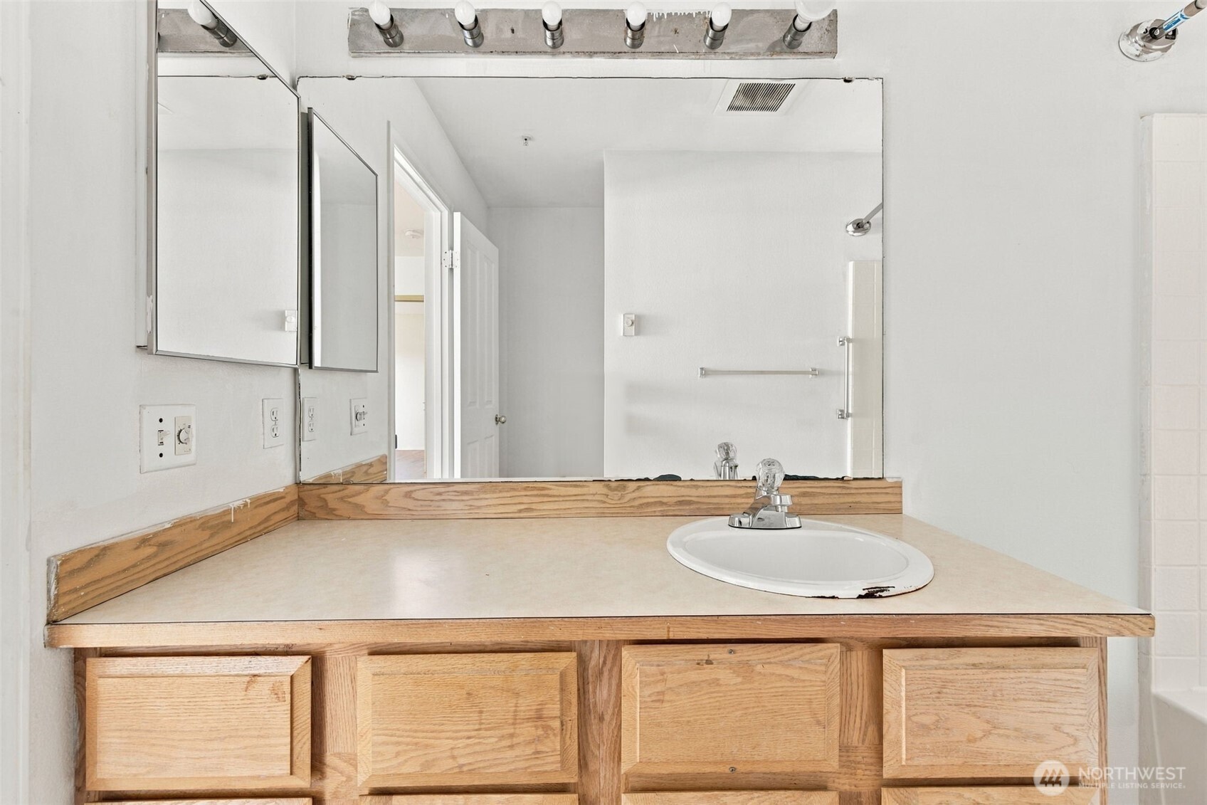 6704 S 239th Place B102 Property Photo 27