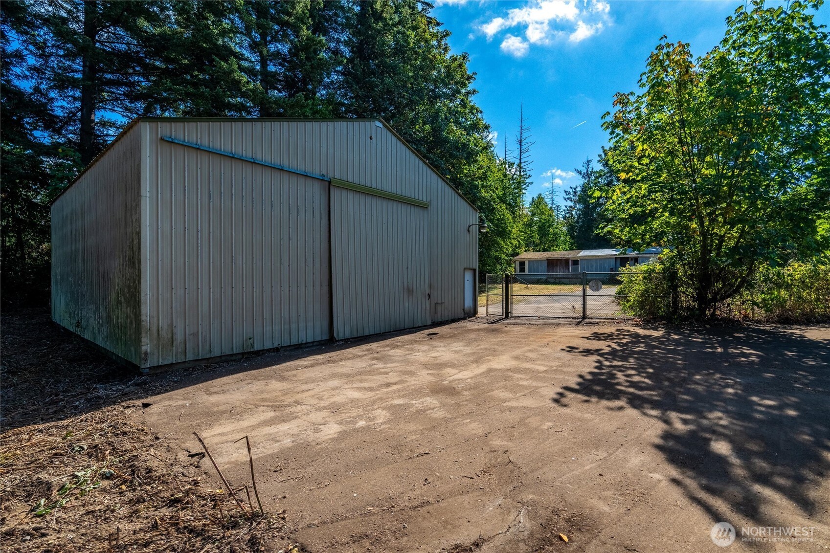 2033 E Pole Road Property Photo 4