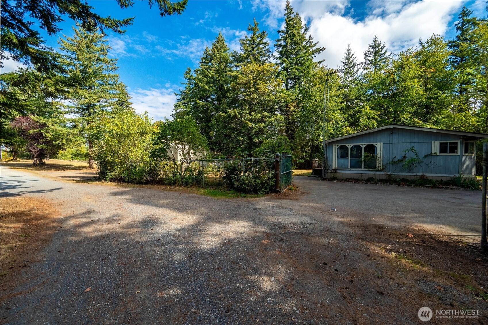 2033 E Pole Road Property Photo 12