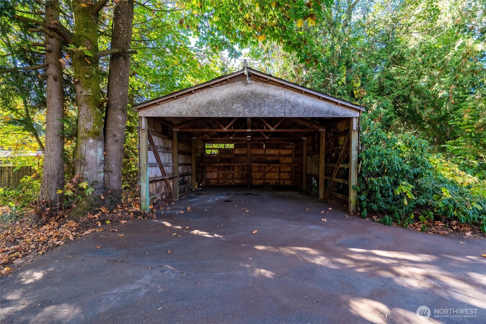 2033 E Pole Road Property Photo 13