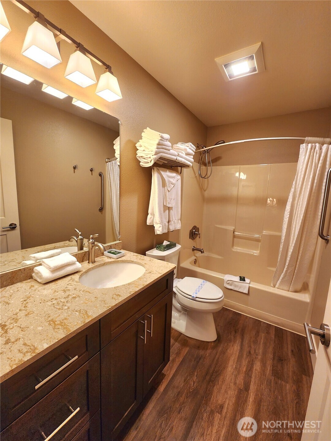 1 Lakeside 704-d Property Photo 13