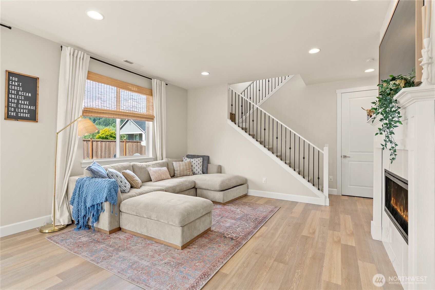15615 Washington Street Property Photo 4