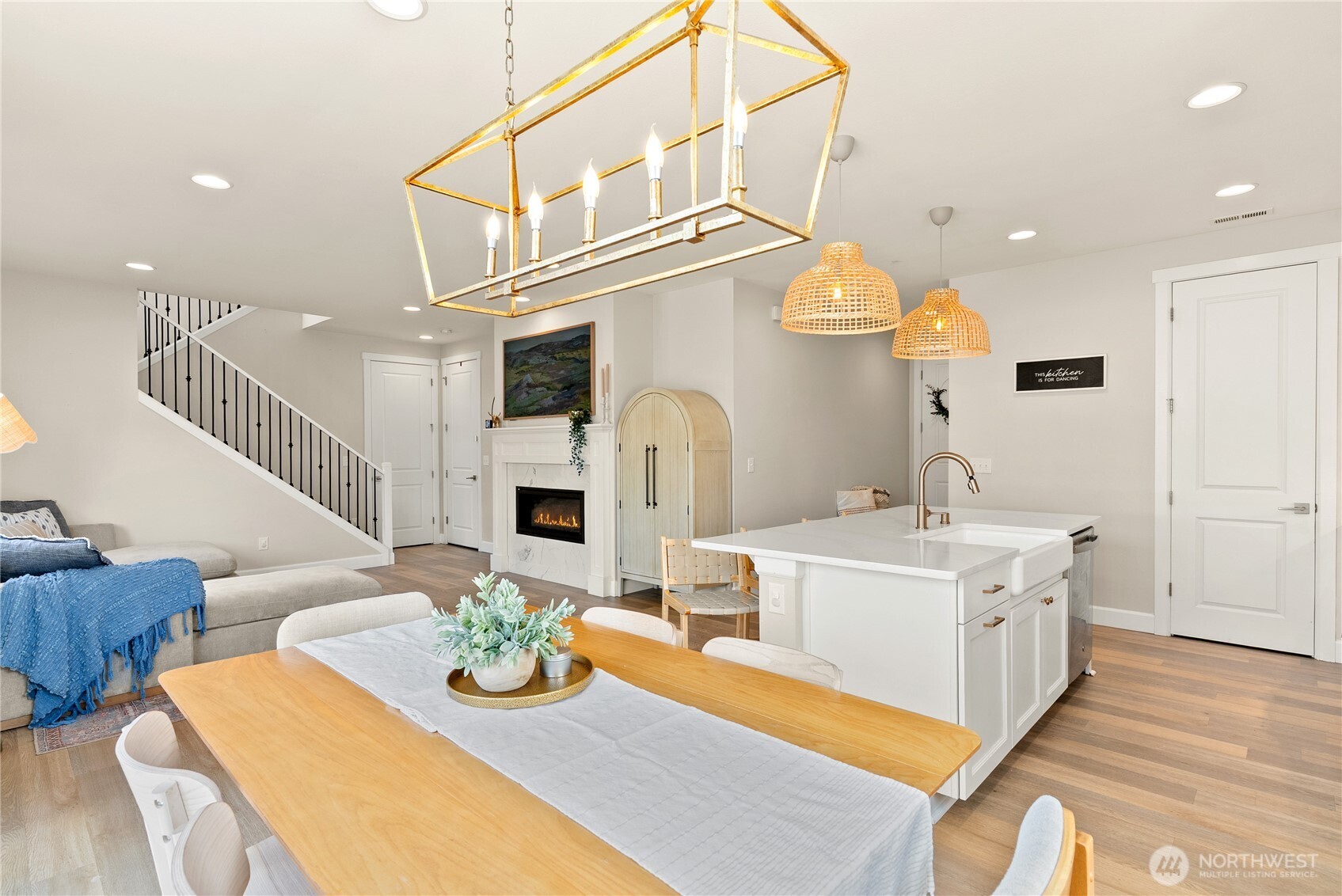 15615 Washington Street Property Photo 17