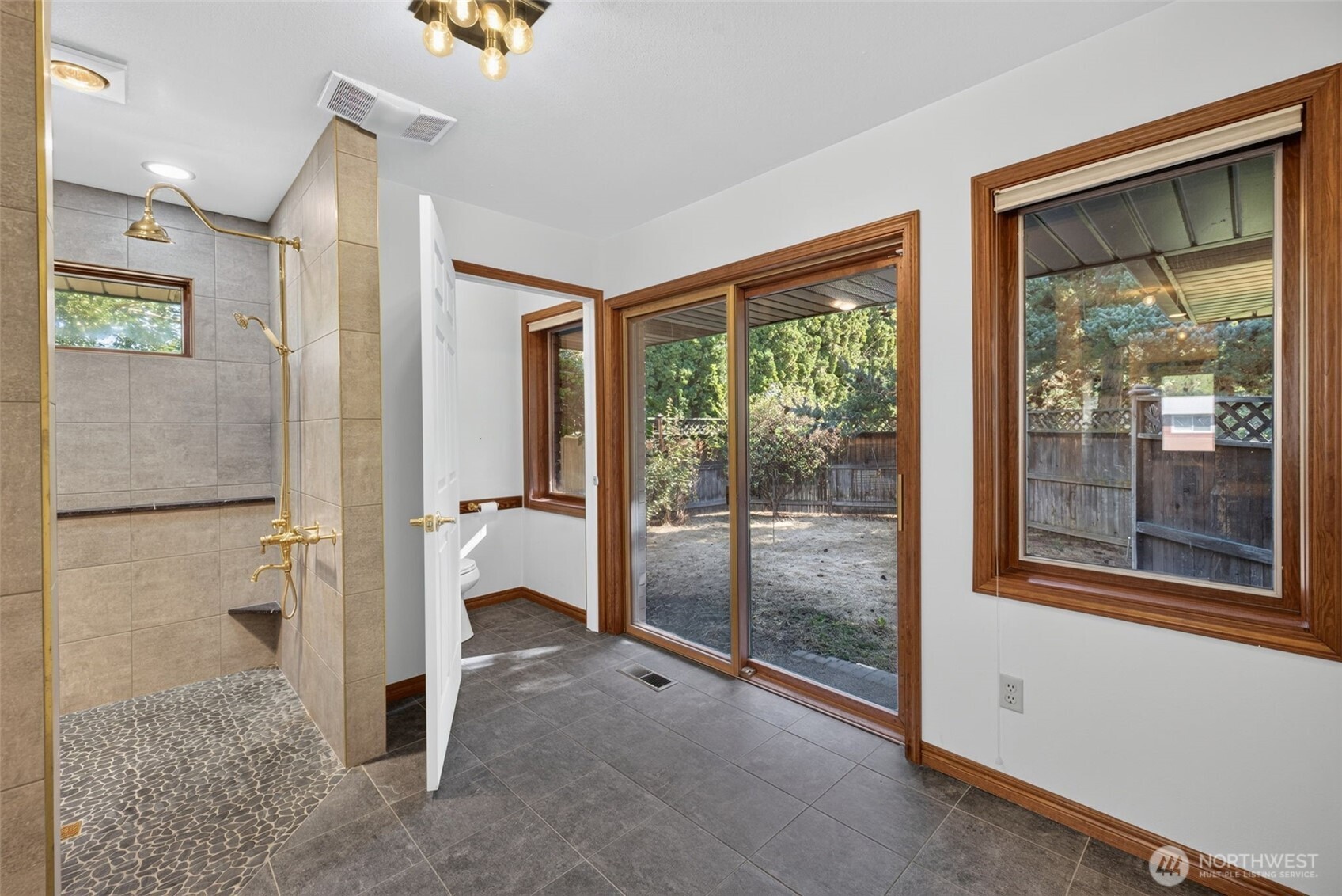 810 D Street Property Photo 25