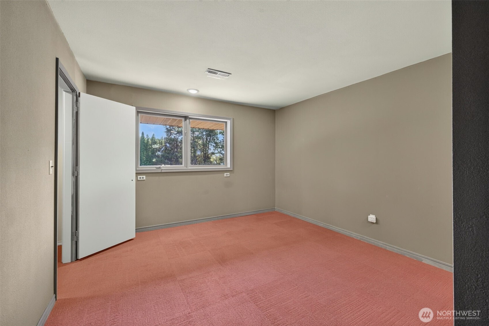 810 D Street Property Photo 32