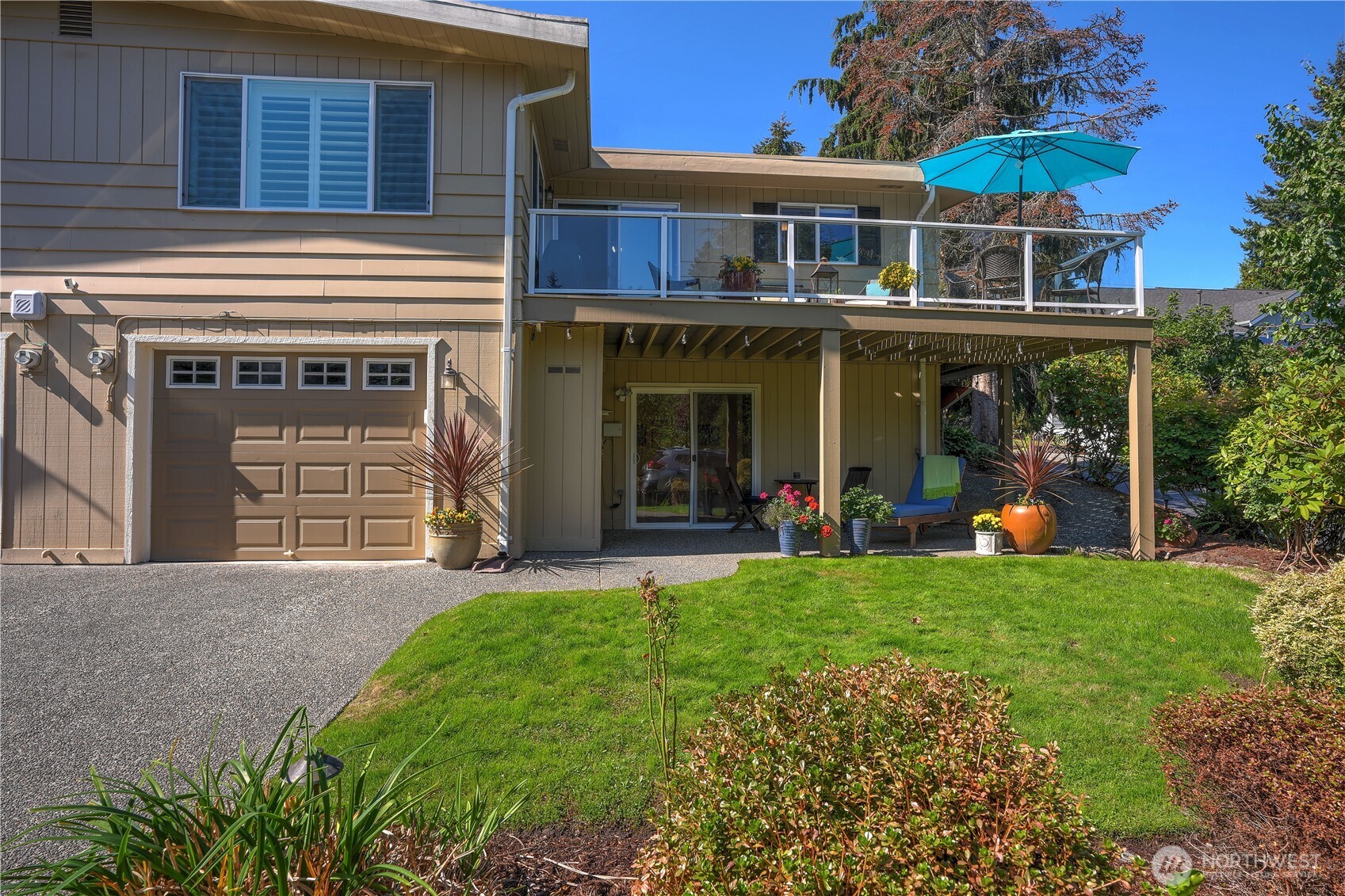 6205 Soundview Drive Property Photo 1