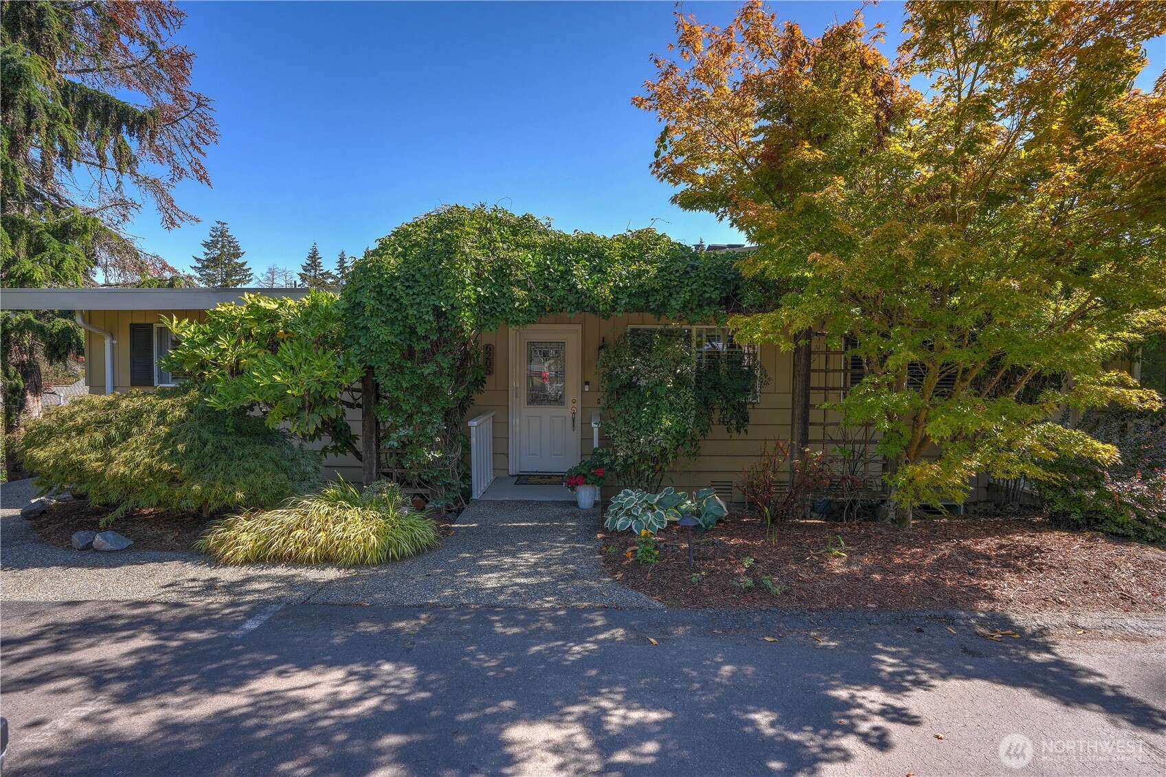 6205 Soundview Drive Property Photo 3