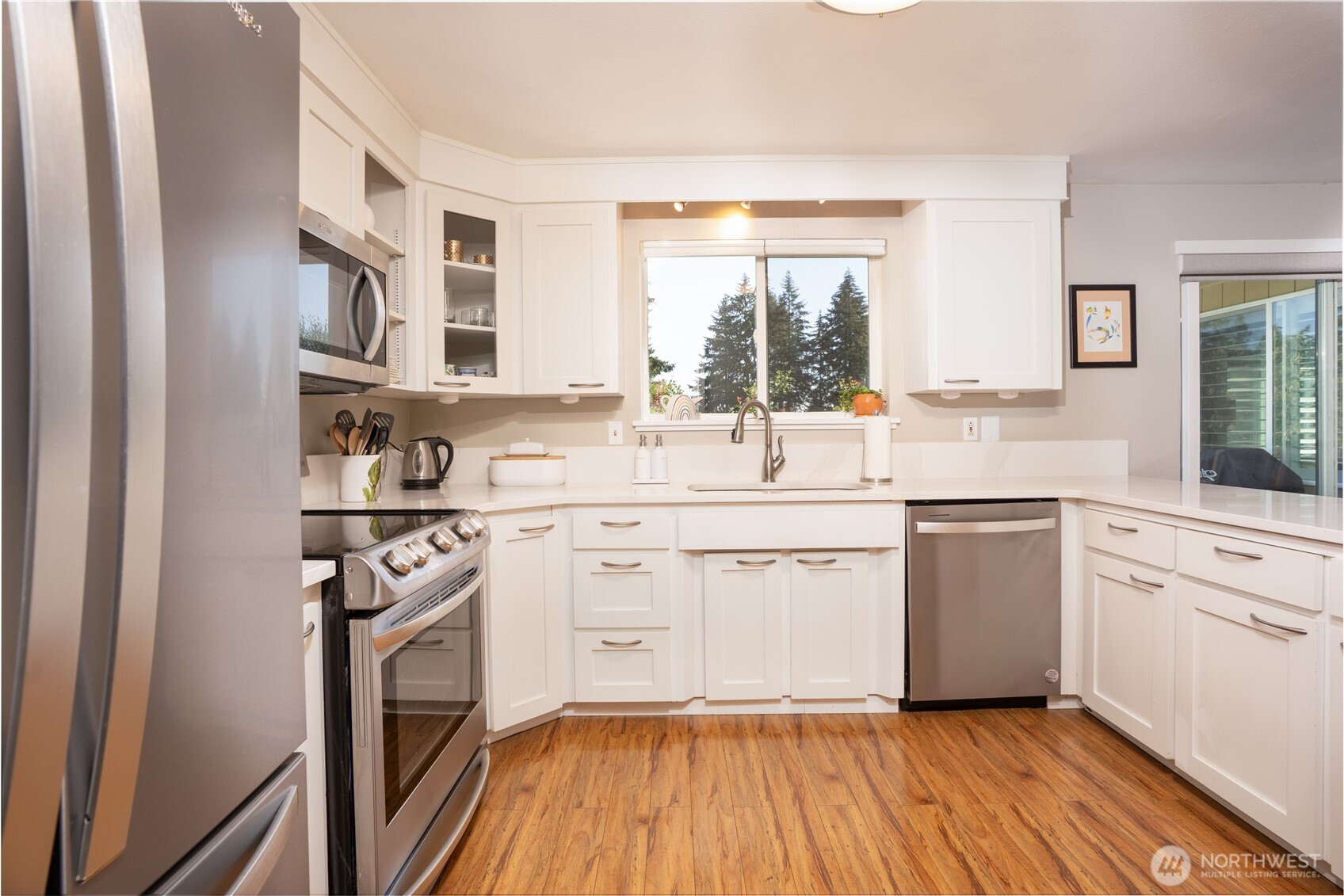 6205 Soundview Drive Property Photo 11